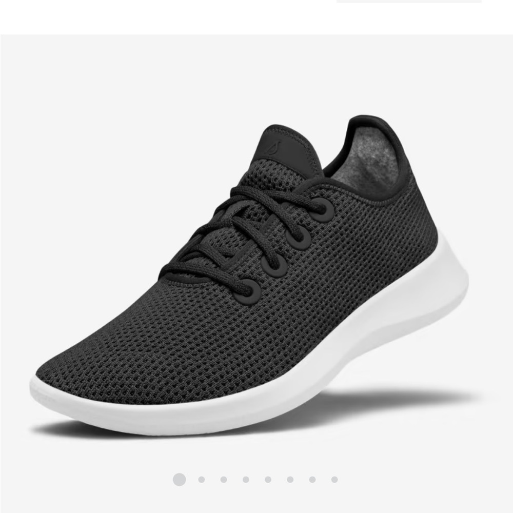 New women’s allbirds tree runners black size 7